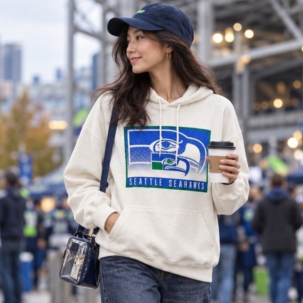Junk Food Seattle Seahawks Throwback Hoodie Medium White NFL Graphic Pullover
